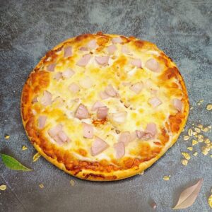 Cheesy Onion Delight Pizza by 3H Bakery